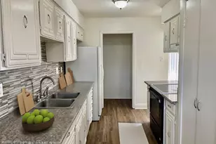 2310 Chapel Hill Ln, Arlington, TX 76014 - Photo 2