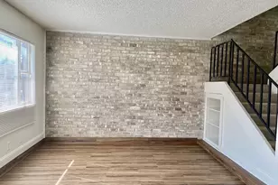 2310 Chapel Hill Ln, Arlington, TX 76014 - Photo 8