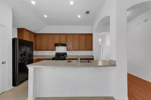 715 W Milton Dr, Arlington, TX 76001 - Photo 8