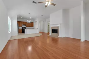 715 W Milton Dr, Arlington, TX 76001 - Photo 12