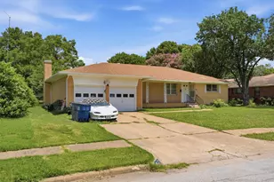 927 Poinsettia Dr, Lancaster, TX 75146 - Photo 2