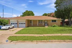 927 Poinsettia Dr, Lancaster, TX 75146 - Photo 1