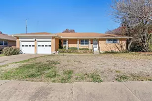 927 Poinsettia Dr, Lancaster, TX 75146 - Photo 1