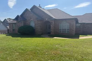 9703 Argyle Ct, Granbury, TX 76049 - Photo 2