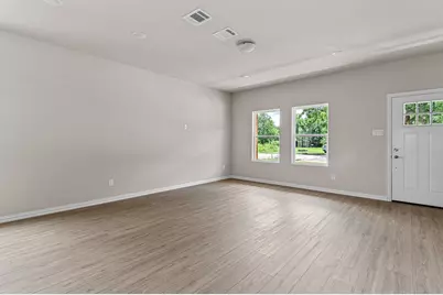 320 W Gambrell Street, Fort Worth, TX 76115 - Photo 6
