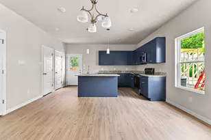 320 W Gambrell St, Fort Worth, TX 76115 - Photo 8