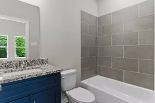 320 W Gambrell St, Fort Worth, TX 76115 - Photo 18