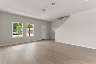 320 W Gambrell St, Fort Worth, TX 76115 - Photo 4