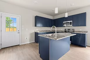 320 W Gambrell St, Fort Worth, TX 76115 - Photo 10