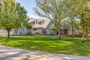 7808 Aledo Oaks Ct, Fort Worth, TX 76126 - Photo 2