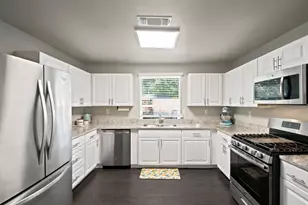 1001 N Carroll Blvd, Denton, TX 76201 - Photo 4