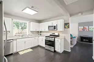 1001 N Carroll Blvd, Denton, TX 76201 - Photo 4