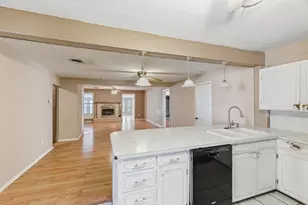 311 W 7th St, Irving, TX 75060 - Photo 4