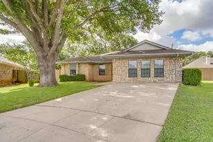 9020 Wessex Ct, Fort Worth, TX 76134 - Photo 2