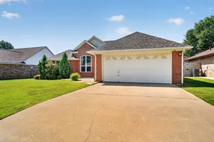 1513 Hayloft Ln, Granbury, TX 76048 - Photo 2