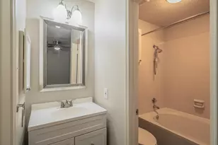 6402 Valleybrooke Ct, Arlington, TX 76001 - Photo 30