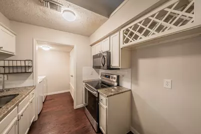 6402 Valleybrooke Court, Arlington, TX 76001 - Photo 12