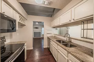 6402 Valleybrooke Ct, Arlington, TX 76001 - Photo 10