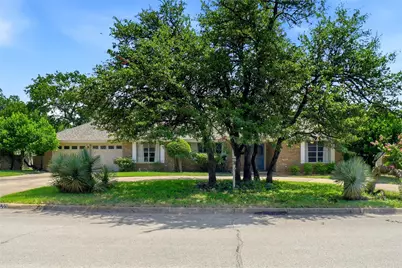 5920 Diamond Oaks Drive S, Haltom City, TX 76117 - Photo 6