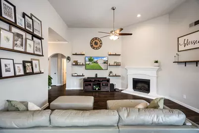 817 Rio Bravo Drive, Fort Worth, TX 76052 - Photo 6