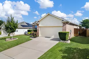 817 Rio Bravo Dr, Fort Worth, TX 76052 - Photo 2