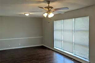 4800 Dunlap Dr, Fort Worth, TX 76119 - Photo 8