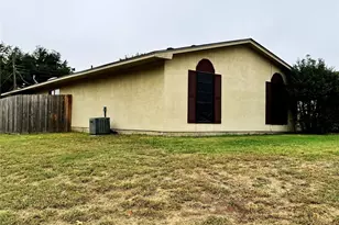 628 Taylor Ct, Duncanville, TX 75137 - Photo 2