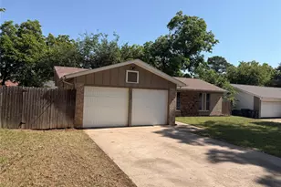 7425 Van Natta Ln, Fort Worth, TX 76112 - Photo 2