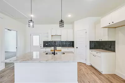 2701 Marburg, Dallas, TX 75210 - Photo 2