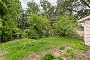 917 Blossom Circle, Garland, TX 75041 - Photo 12
