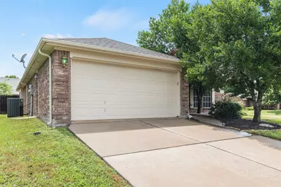 112 Bridlewood Street, Azle, TX 76020 - Photo 2