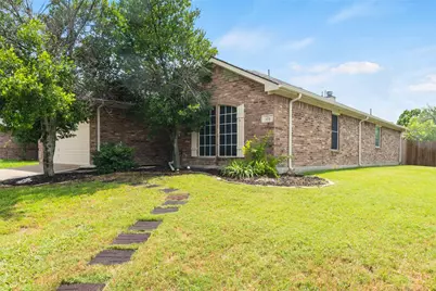 112 Bridlewood Street, Azle, TX 76020 - Photo 4