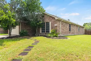 112 Bridlewood St, Azle, TX 76020 - Photo 4