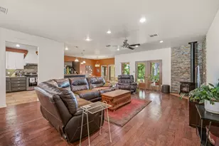 1085 Walking Horse Dr, Stephenville, TX 76401 - Photo 6