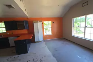 609 Bryan St, Weatherford, TX 76086 - Photo 2