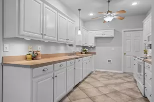 697 Meadowview Cir, Van Alstyne, TX 75495 - Photo 8