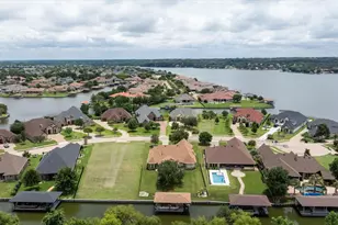 1011 Sunset Bay Ct, Granbury, TX 76048 - Photo 34