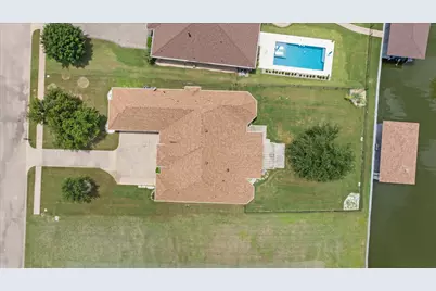 1011 Sunset Bay Court, Granbury, TX 76048 - Photo 32