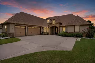 1011 Sunset Bay Ct, Granbury, TX 76048 - Photo 2