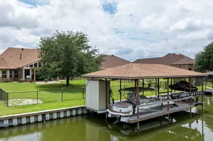 1011 Sunset Bay Ct, Granbury, TX 76048 - Photo 2