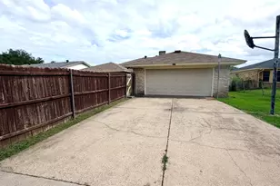 1521 Leicester St, Garland, TX 75044 - Photo 32