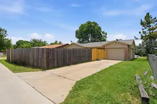 1373 Oakbluff Dr, Lancaster, TX 75146 - Photo 22