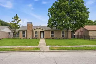 1373 Oakbluff Dr, Lancaster, TX 75146 - Photo 2
