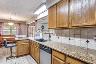 212 Casas Del Sur St, Granbury, TX 76049 - Photo 10