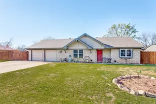 212 Casas Del Sur St, Granbury, TX 76049 - Photo 1