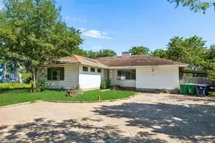 1815 W Oak St, Denton, TX 76201 - Photo 2