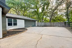 444 Billy Creek Cir, Hurst, TX 76053 - Photo 24