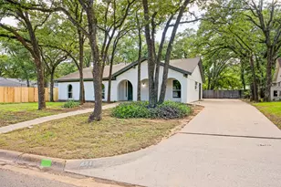444 Billy Creek Cir, Hurst, TX 76053 - Photo 2