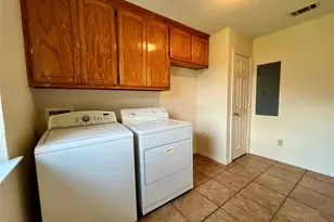 525 W Lloyd St, Krum, TX 76249 - Photo 12