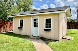 525 W Lloyd St, Krum, TX 76249 - Photo 16